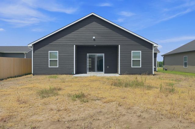 1606 N Topaz Ln, Mulvane, KS 67110