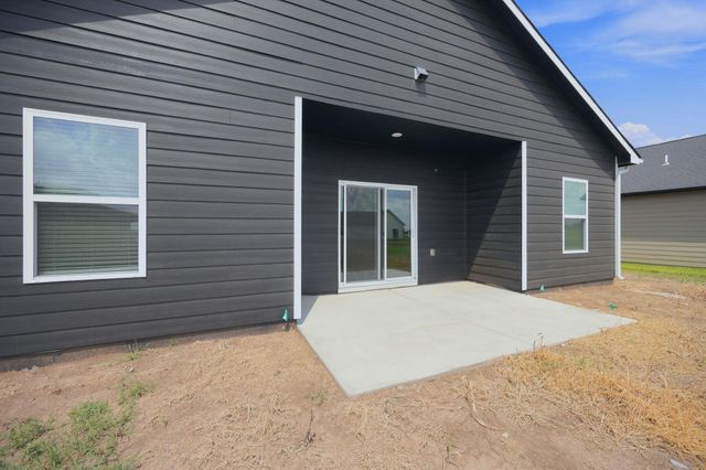 1606 N Topaz Ln, Mulvane, KS 67110