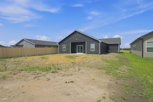 1606 N Topaz Ln, Mulvane, KS 67110