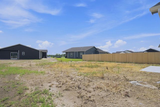 1606 N Topaz Ln, Mulvane, KS 67110