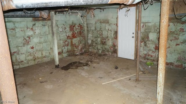 858 May Street, Akron, OH 44311