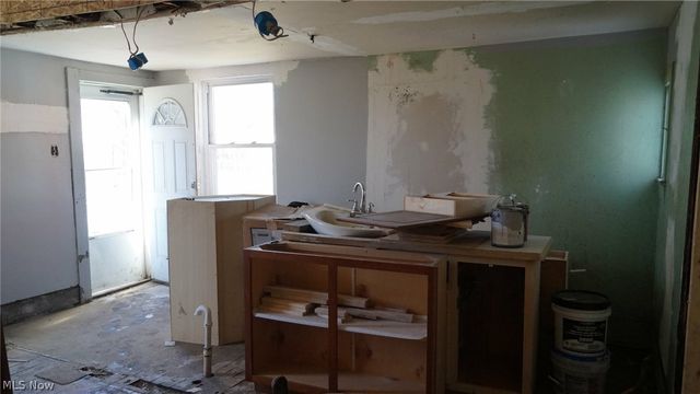 858 May Street, Akron, OH 44311