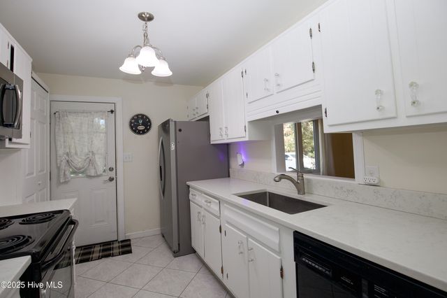 57 Village Green Circle, Southern Pines, NC 28387