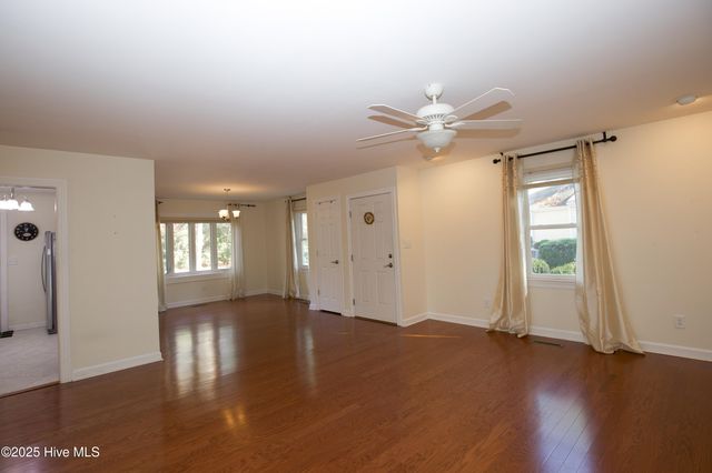 57 Village Green Circle, Southern Pines, NC 28387