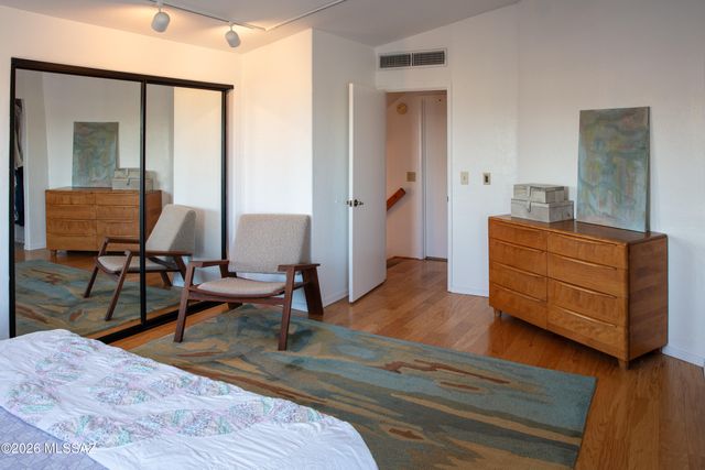 6715 N Camino Padre Isidoro, Tucson, AZ 85718