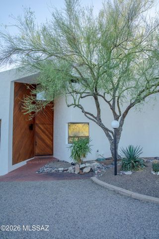 6715 N Camino Padre Isidoro, Tucson, AZ 85718