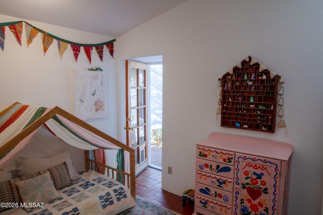 6715 N Camino Padre Isidoro, Tucson, AZ 85718