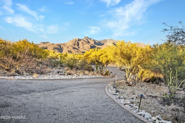 6715 N Camino Padre Isidoro, Tucson, AZ 85718