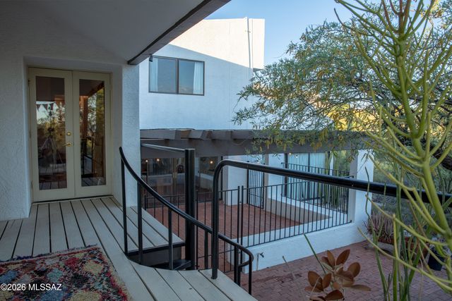 6715 N Camino Padre Isidoro, Tucson, AZ 85718