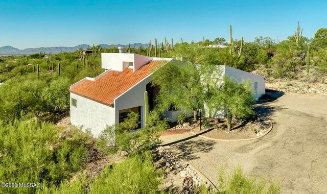 6715 N Camino Padre Isidoro, Tucson, AZ 85718
