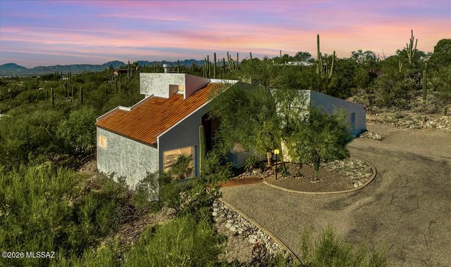 6715 N Camino Padre Isidoro, Tucson, AZ 85718