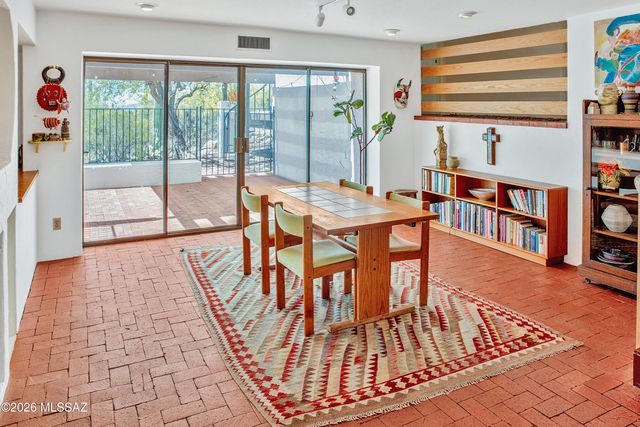 6715 N Camino Padre Isidoro, Tucson, AZ 85718