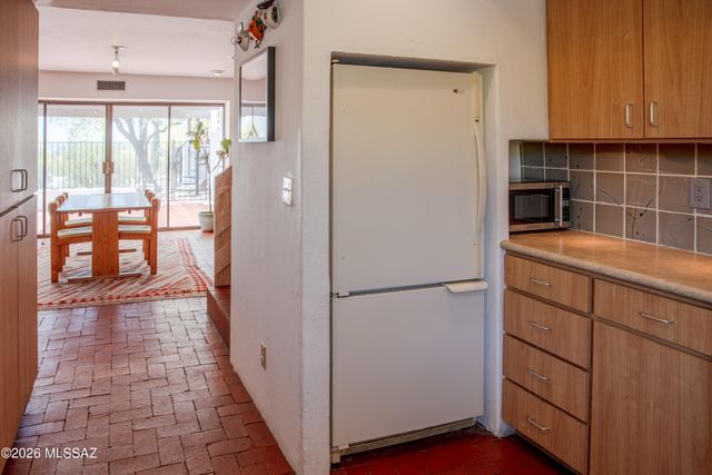 6715 N Camino Padre Isidoro, Tucson, AZ 85718