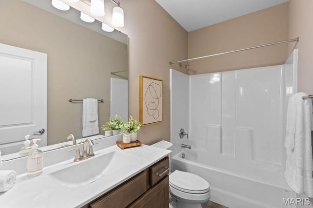 729 Barnwood Hill Drive, O'fallon, MO 63385