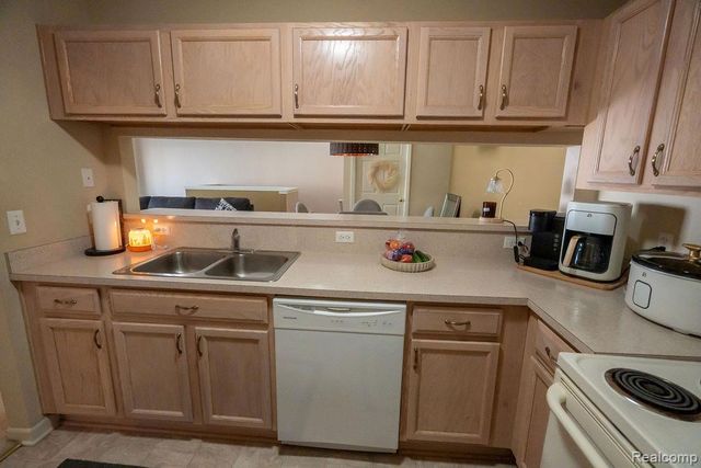 23010 Fairlane Boulevard, Woodhaven, MI 48183