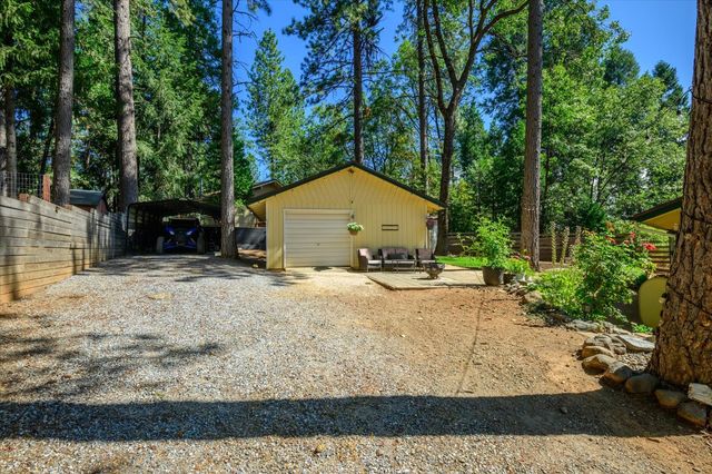 5507 Daisy Dr, Pollock Pines, CA 95726