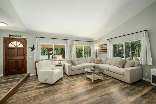 5507 Daisy Dr, Pollock Pines, CA 95726