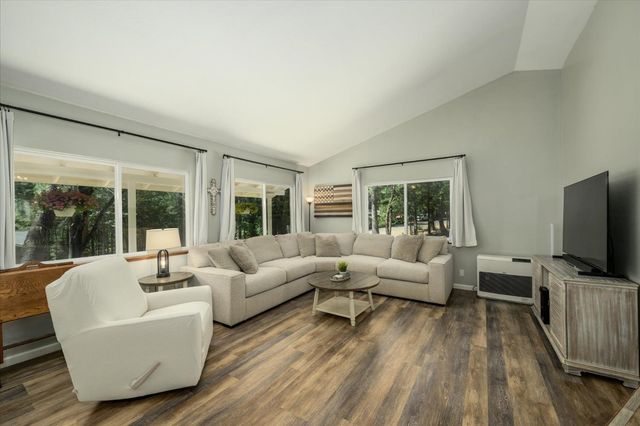 5507 Daisy Dr, Pollock Pines, CA 95726
