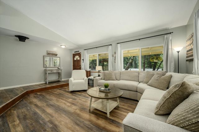 5507 Daisy Dr, Pollock Pines, CA 95726