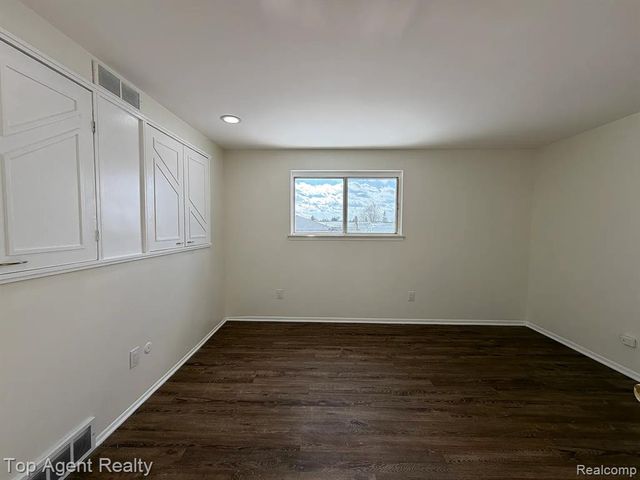 40903 Flagstaff Drive, Sterling Heights, MI 48313