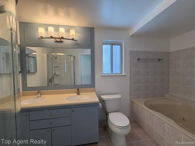 40903 Flagstaff Drive, Sterling Heights, MI 48313