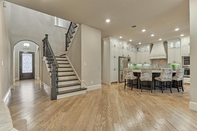 6 Canopy Green Drive, Tomball, TX 77375