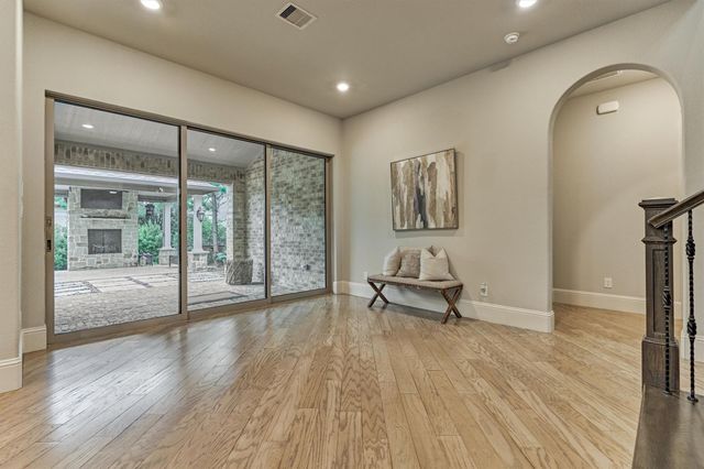 6 Canopy Green Drive, Tomball, TX 77375