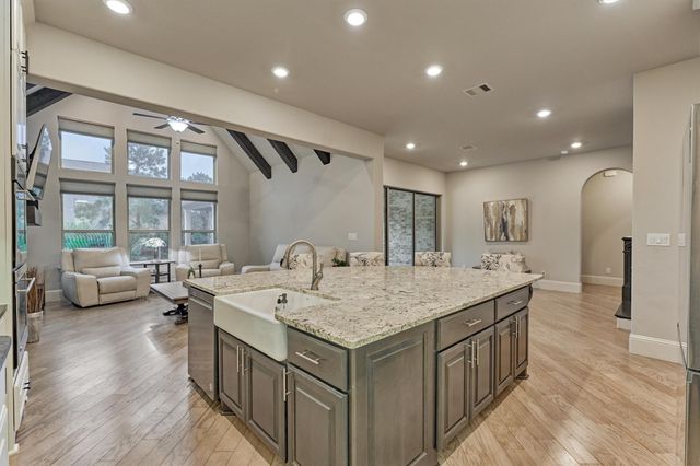 6 Canopy Green Drive, Tomball, TX 77375