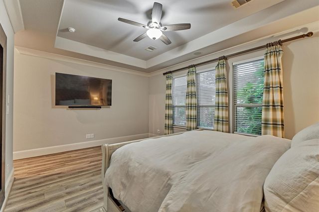 6 Canopy Green Drive, Tomball, TX 77375