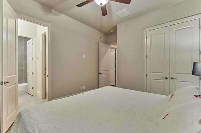 6 Canopy Green Drive, Tomball, TX 77375