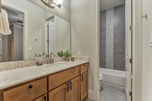 6 Canopy Green Drive, Tomball, TX 77375