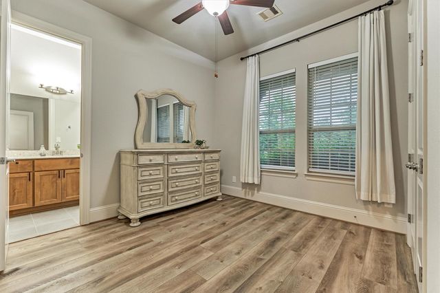 6 Canopy Green Drive, Tomball, TX 77375