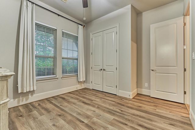 6 Canopy Green Drive, Tomball, TX 77375