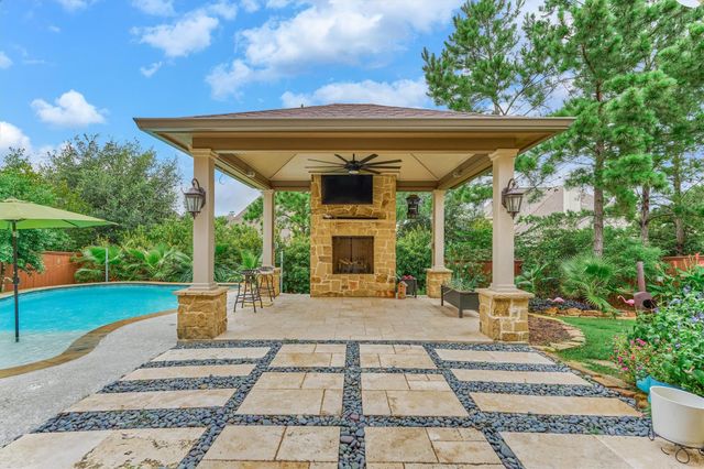6 Canopy Green Drive, Tomball, TX 77375