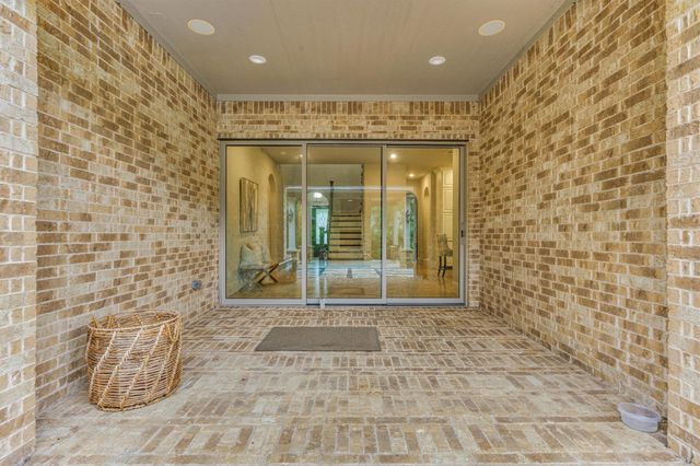 6 Canopy Green Drive, Tomball, TX 77375