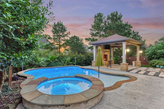6 Canopy Green Drive, Tomball, TX 77375
