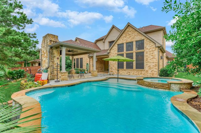 6 Canopy Green Drive, Tomball, TX 77375