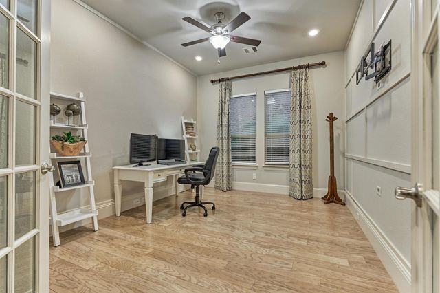 6 Canopy Green Drive, Tomball, TX 77375