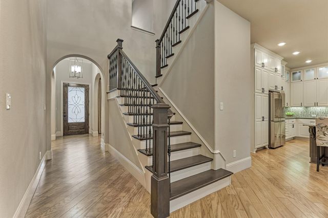6 Canopy Green Drive, Tomball, TX 77375