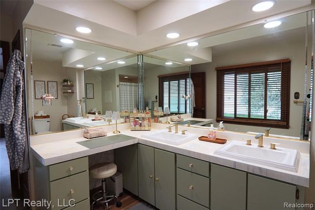 6210 Sterling Drive, Newport, MI 48166