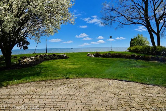 6210 Sterling Drive, Newport, MI 48166
