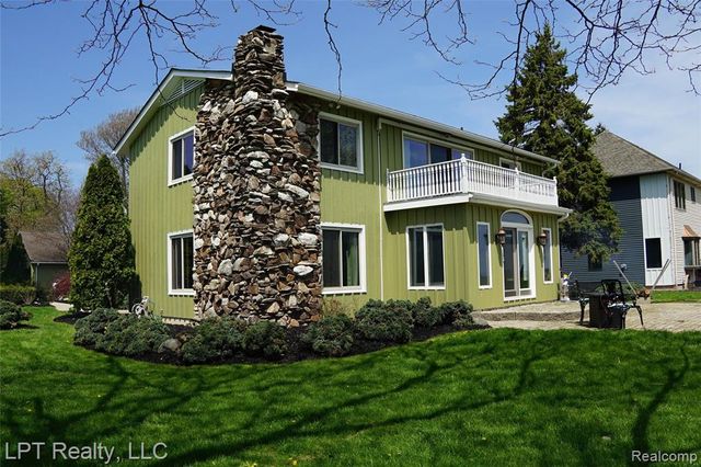 6210 Sterling Drive, Newport, MI 48166