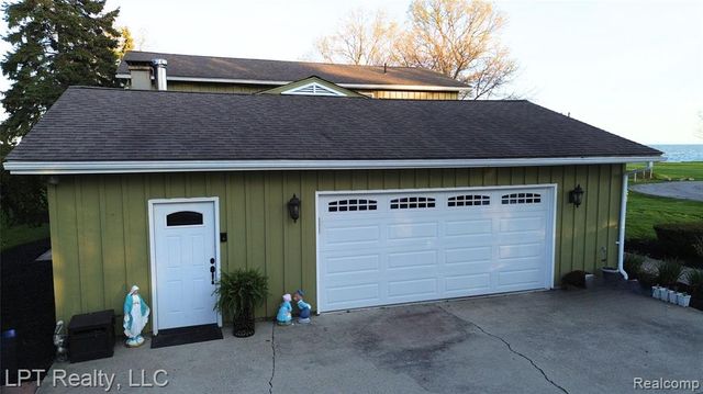 6210 Sterling Drive, Newport, MI 48166
