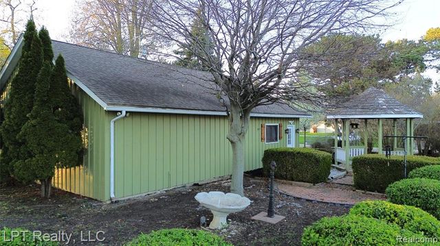 6210 Sterling Drive, Newport, MI 48166
