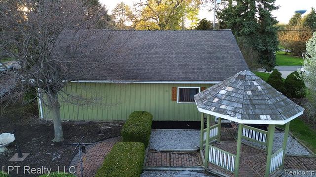 6210 Sterling Drive, Newport, MI 48166