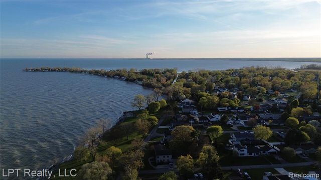 6210 Sterling Drive, Newport, MI 48166