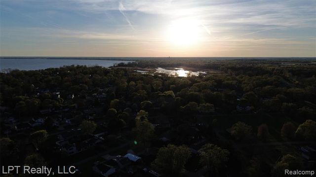 6210 Sterling Drive, Newport, MI 48166