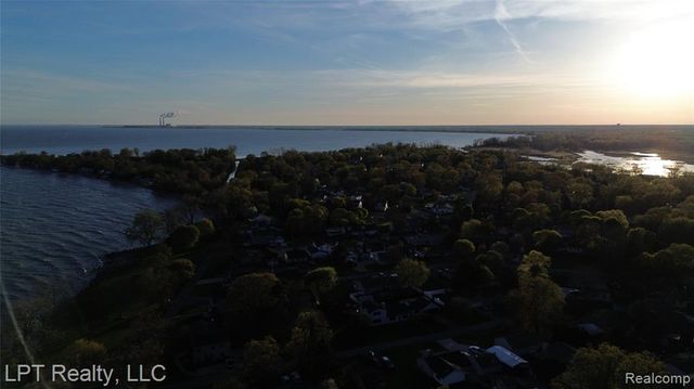 6210 Sterling Drive, Newport, MI 48166