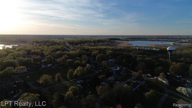 6210 Sterling Drive, Newport, MI 48166