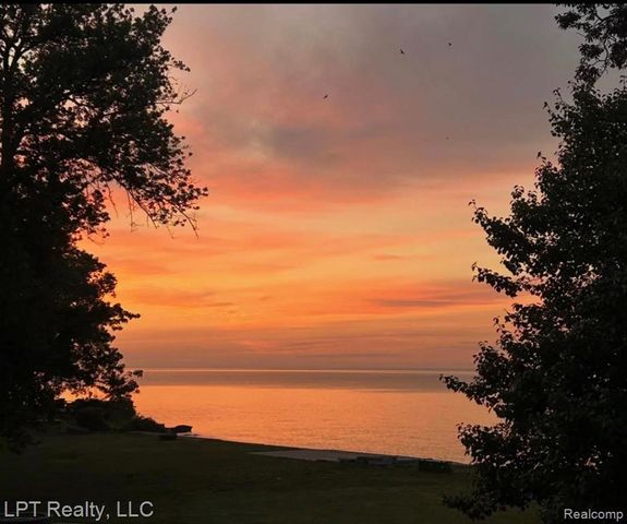 6210 Sterling Drive, Newport, MI 48166